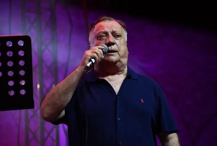 Stigli novi detalji: Halid Bešlić prebačen na odjel onkologije