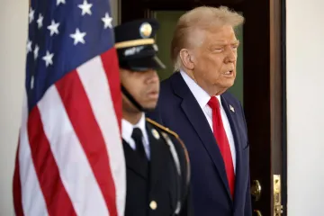 Oči svijeta uperena u obraćanje Trumpa, njemu ni traga ni glasa. Zna se što će objaviti?