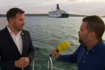 Moby Drea otegljen iz Splita; Šuta Debeljaku želi oduzeti koncesiju: 'Split treba novo lice'