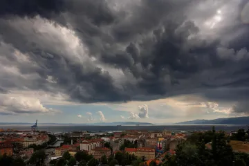 Novi red pljuskova, stiže i pojava posebno mrska vozačima. Meteorologinja otkrila kad se vraća sunce