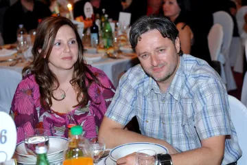 Thompsonova supruga kroz godine izgleda sve bolje: Pogledajte kako se mijenjala