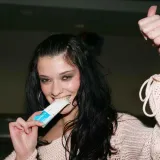 Bila je seks bomba, a onda se povukla: Kako je Aleksandra Grdić izgledala prije 20 godina?