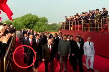 Misteriozni kovčezi na paradi uz Putina: U jednom je njegov izmet, a u drugom - gumb smrti