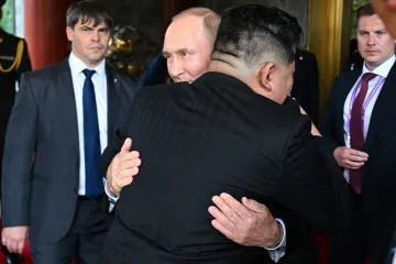 Filmski oproštaj u Pekingu! Putin i Kim u zagrljaju: 'Dođi u Rusiju'