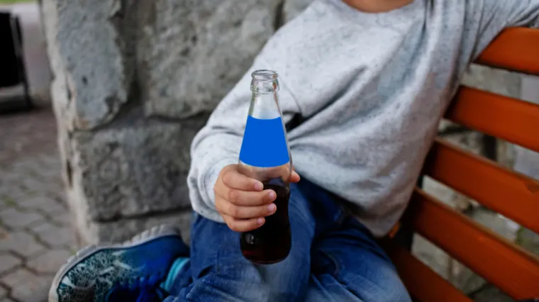 Dječak (9) nije popio čašu vode već pet godina, a majku to ne zabrinjava: 'Nije jedini'