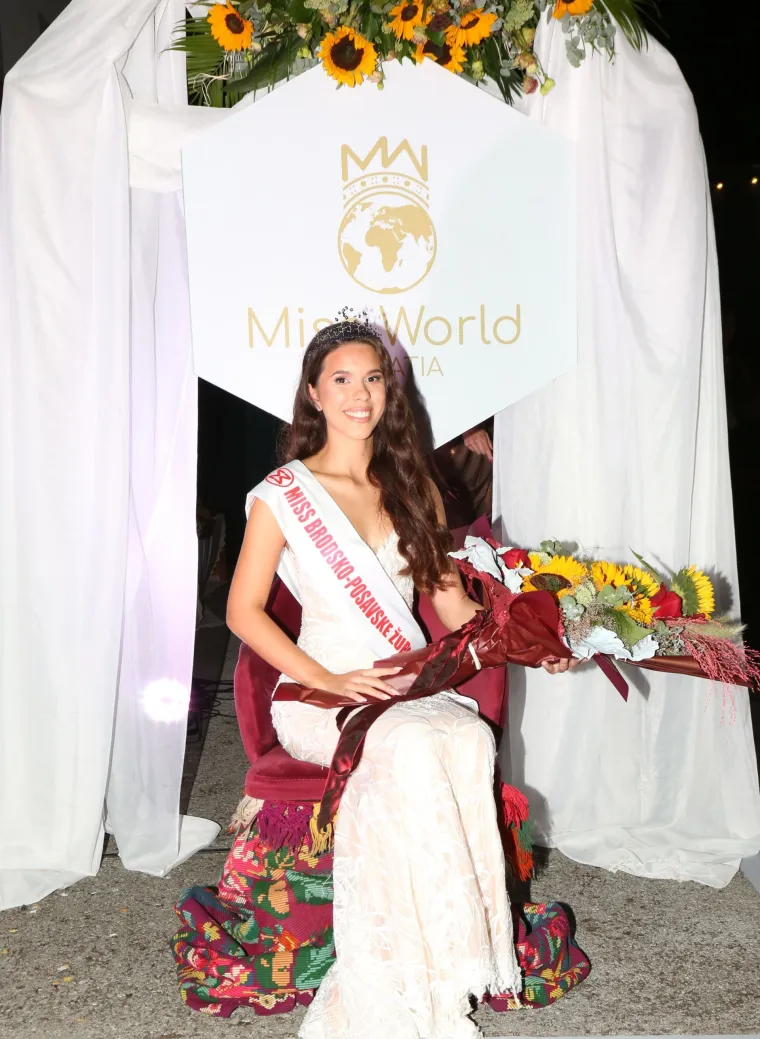 Melanie Juranović (17) nova je Miss Brodsko-posavske županije