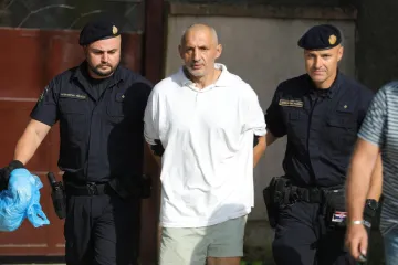 Supruga nestale žene policajci izveli iz kuće strave: Unutra je bio gotovo pet sati