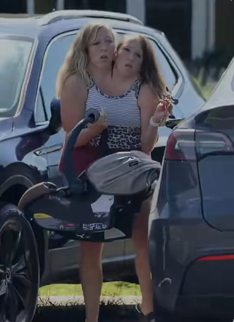 Sijamske blizanke rodile bebu? Dvije glave, dva srca, ali ispod pojasa - sve dijele