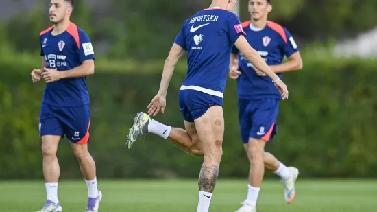 Perišić pokazao čudne fleke na nogama, a jedan detalj mogao bi nas zabrinuti: Drži li se to Vatreni za zadnju ložu?