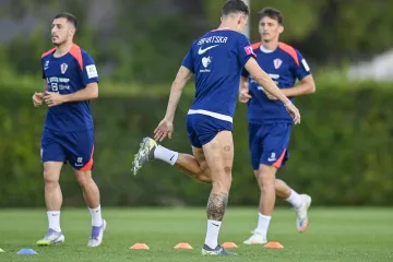 Perišić pokazao čudne fleke na nogama, a jedan detalj mogao bi nas zabrinuti: Drži li se to Vatreni za zadnju ložu?