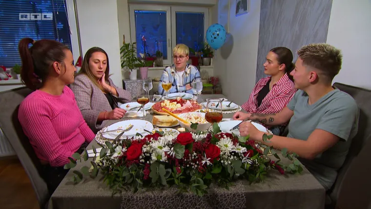 U novim epizodama televizijskog klasika 'Večera za 5' vještine će pokazati i strastvene nogometašice