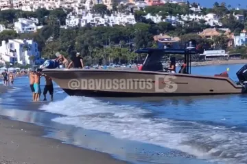 Uredno se iskrcali na popularnoj plaži: Ispred šokiranih kupača nosili torbe pune droge