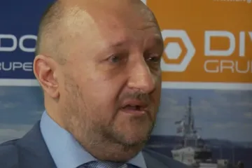 Debeljak grcao u suzama na bizarnoj presici: 'Odrubite mi glavu ako hoćete'