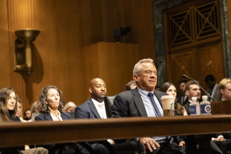 Tri sata unakrsnog ispitivanja: Senatori rešetali Kennedyja zbog politike cijepljenja