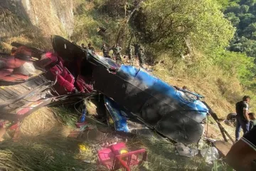 Autobus se strmoglavio u provaliju, umrlo najmanje 15 ljudi: Kondukter vrisnuo prije kobnog pada