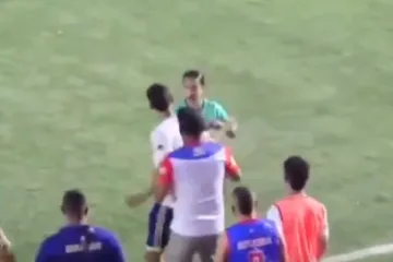 Skandal u Kolumbiji: Igrač izgubio kontrolu i udario sutkinju!