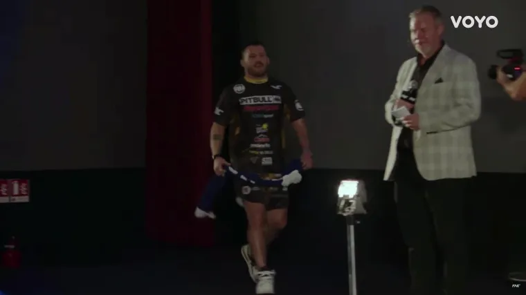 Croata na vaganje izašao s posebnim šalom: Purgeri u ekstazi, pazite što je pokazao