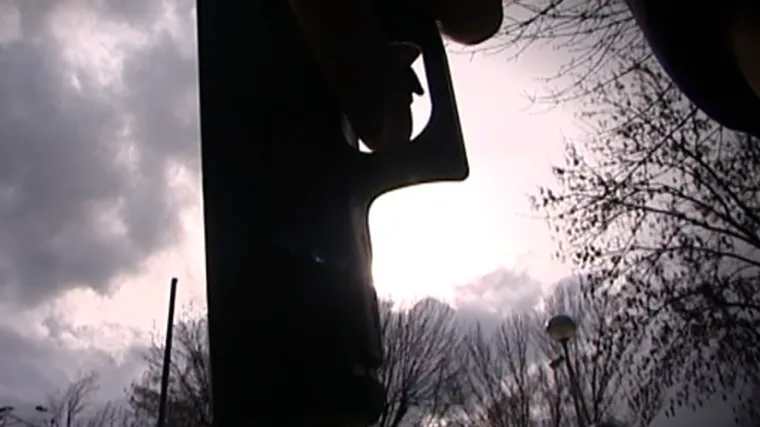 Krvavi obračun zbog auta: Bivši interventni policajac propucao muškarca, pretresom kod njega našli još oružja