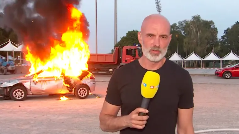 Eksplozije iza leđa reportera Borisa Miševića! Buktinja gutala auto, pogledajte što se dogodilo!