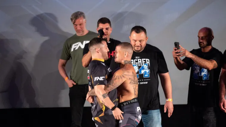 Šahovnica na glavi, pola-pola zastava i klinč dva rivala! Spremni smo za šou godine