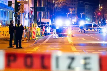 Hrvat (25) noževima napao dvojicu pa krenuo na policajce: Pucali u njega!