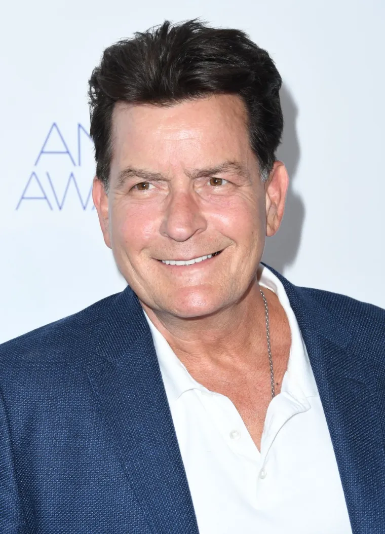 Charlie Sheen prvi put progovorio o seksualnim odnosima s muškarcima: 'Okrenuo sam jelovnik...'