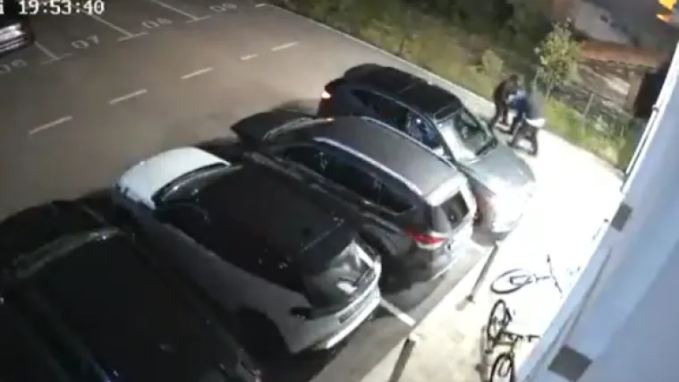 Dvojac napao Dodikovog kritičara, poprskali ga suzavcem pa oborili: Nadzorne kamere sve snimile