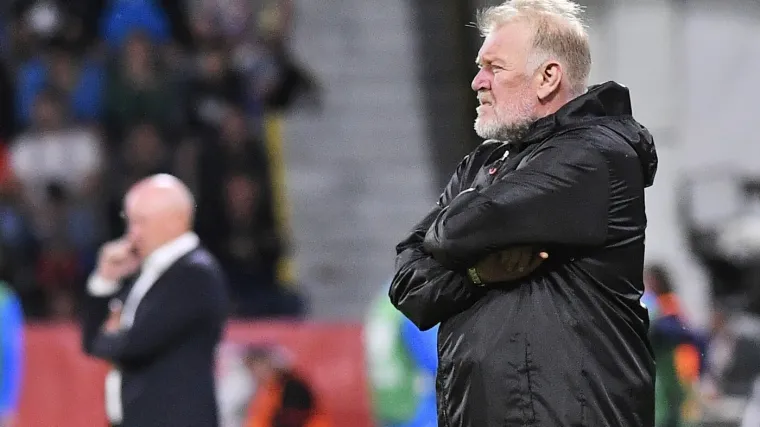 Prosinečki na udaru kritika, spominje se i smjena: Navijači Crne Gore bojkotirali utakmicu