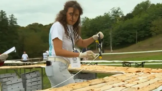 Hrvati srušili najslađi Guinnessov rekord: Pogledajte gigantsku štrudlu od tri kilometra