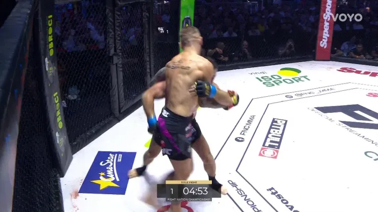 Pogledajte kako je poljski borac žestokim ulaskom zaprijetio Sičaji!