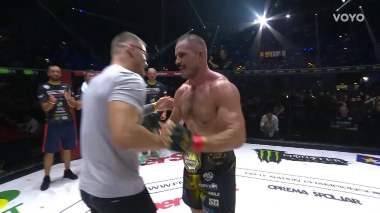 Vatrogasac Stipe zaokružio užarenu večer u Areni: Vitasović obranio tron teške kategorije