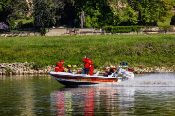 Savršen provod zamalo završio kao tragedija: 40 vatrogasaca spašavalo dvije pijane cure...