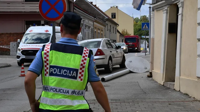 Strava u centru Požege: Teretni automobil udario pješaka koji je u naručju nosio dijete