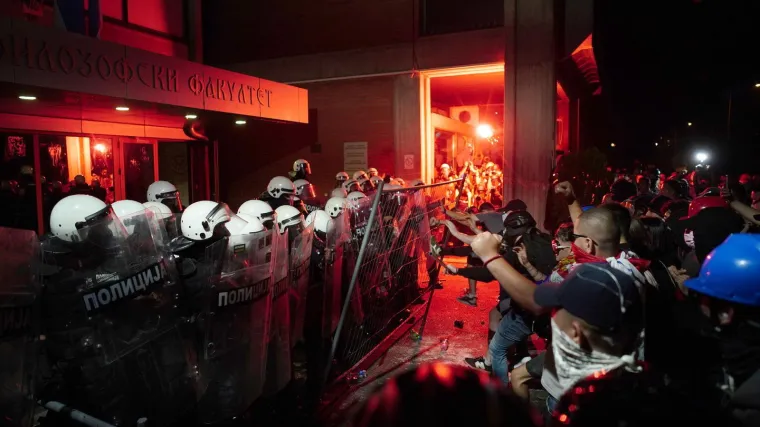 Vučiću će se obiti o glavu pendreci i 'ološi', analitičari složni: 'Sila izaziva sve veći bijes'