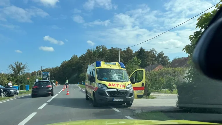 U teškoj prometnoj nesreći u Karlovcu poginula pješakinja