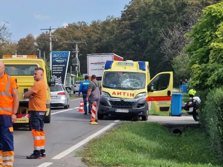 Prometna nesreća u Karlovcu! Slupano vozilo Hitne, stradala pješakinja: 'Vidjela sam crnu vreću u jarku...'
