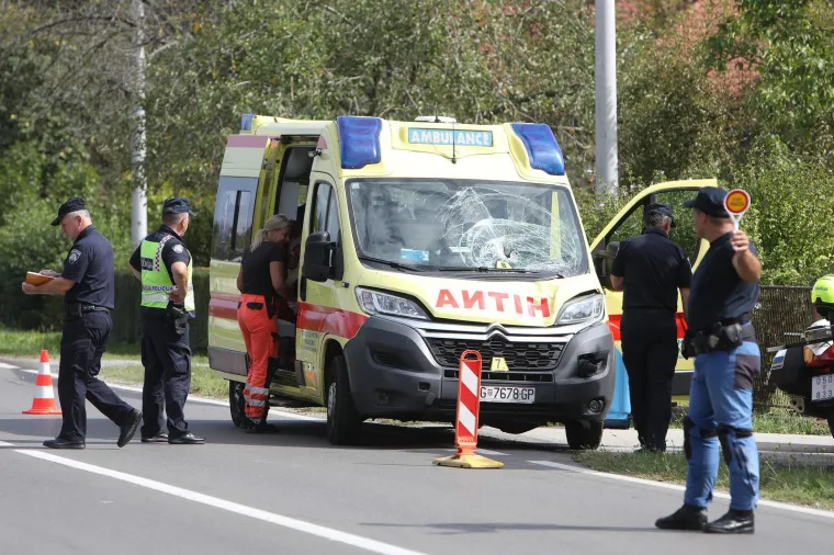 Prometna nesreća u Karlovcu! Slupano vozilo Hitne, stradala pješakinja: 'Vidjela sam crnu vreću u jarku...'