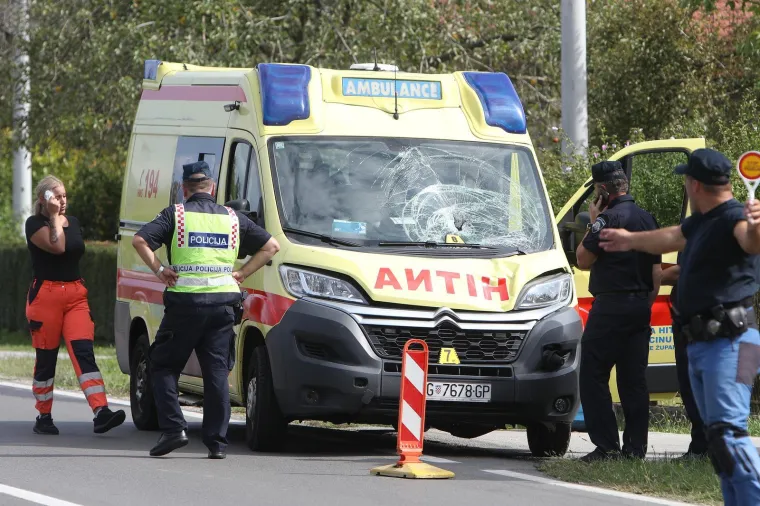 Prometna nesreća u Karlovcu! Slupano vozilo Hitne, stradala pješakinja: 'Vidjela sam crnu vreću u jarku...'