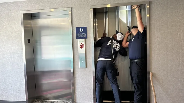 Četiri dana bio zaglavljen u liftu bez hrane, vode i mobitela. Evo tko ga je spasio