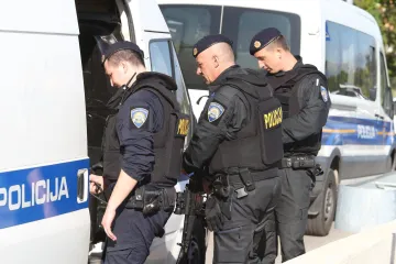 Užas u Splitu: Mladići prebili muškarca pa se razbježali po gradu, policija ih ubrzo uhitila