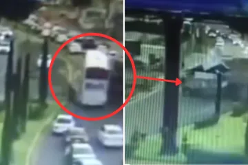 Kamere uhvatile trenutak smrti: Vlak pokosio pun autobus, najmanje osam mrtvih