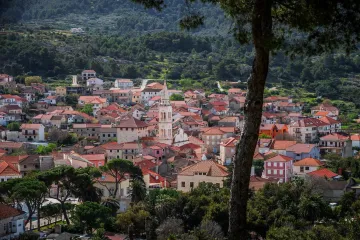 Mještani hrvatskog otoka ustali protiv hostela za 800 stranih radnika: Njihovi razlozi su jasni