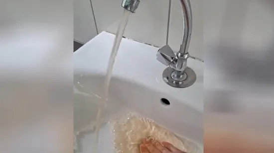 Dobili smo snimke prljave vode u karlovačkim školama: Ravnateljica i Vodovod sve demantiraju