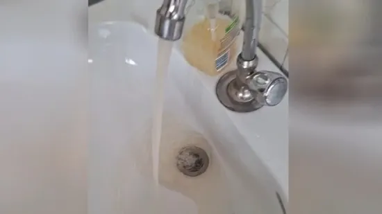 Iz Vodovoda demantirali da je u karlovačkim školama zamućena voda