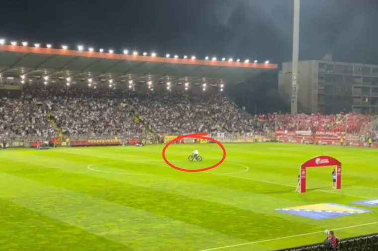 Austrija srušila BiH, Rangnick stigao biciklom i objasnio neobičan potez