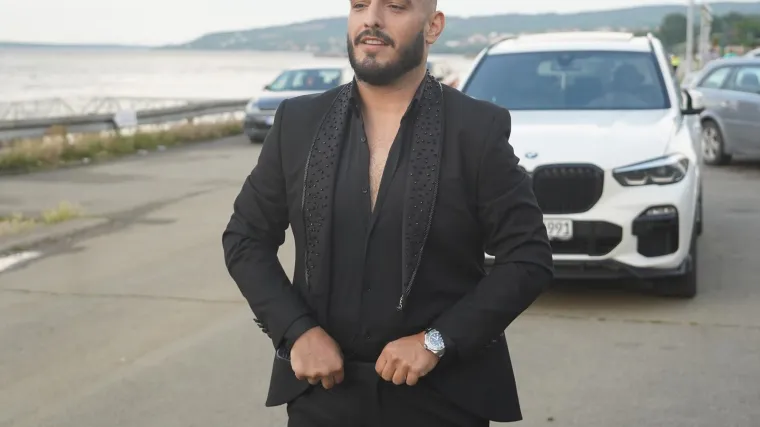 Neviđena drama u noćnom klubu: Popularnog srpskog pjevača kamatari napali usred nastupa