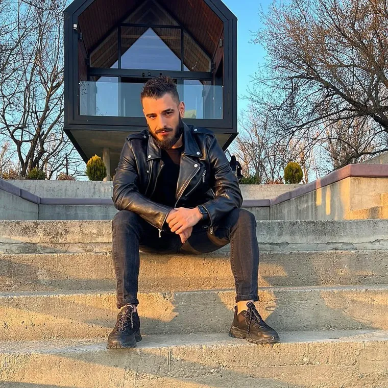 Neviđena drama u noćnom klubu: Popularnog srpskog pjevača kamatari napali usred nastupa