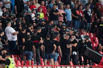 Engleze šokirale scene u Beogradu: 'Jako uznemirujuće. Uključene su i obitelji, morali su micati djecu'