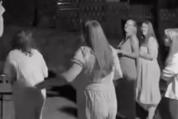 Djevojačka večer pretvorila se u spektakl: Zapjevale su poznati hit, a onda je uslijedilo iznenađenje