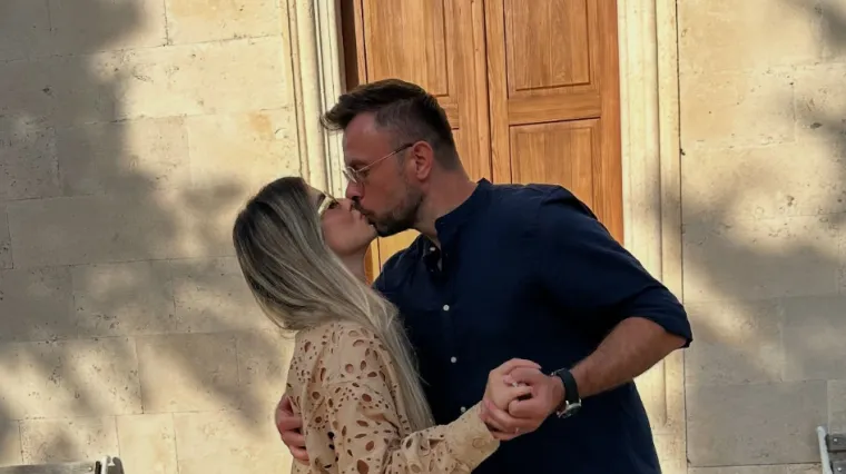 Ecija Ivušić sa suprugom proslavila godišnjicu braka: Otkrila koji mu je poklon donijela u krevet